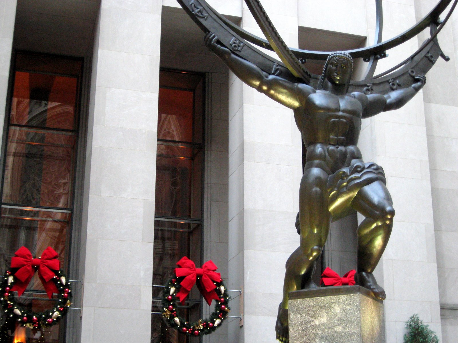 [rockefeller_center_wreaths.jpg]