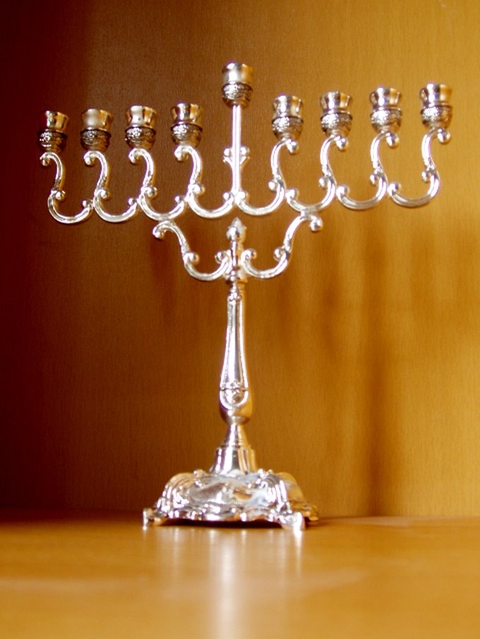 [menorah_4.jpg]