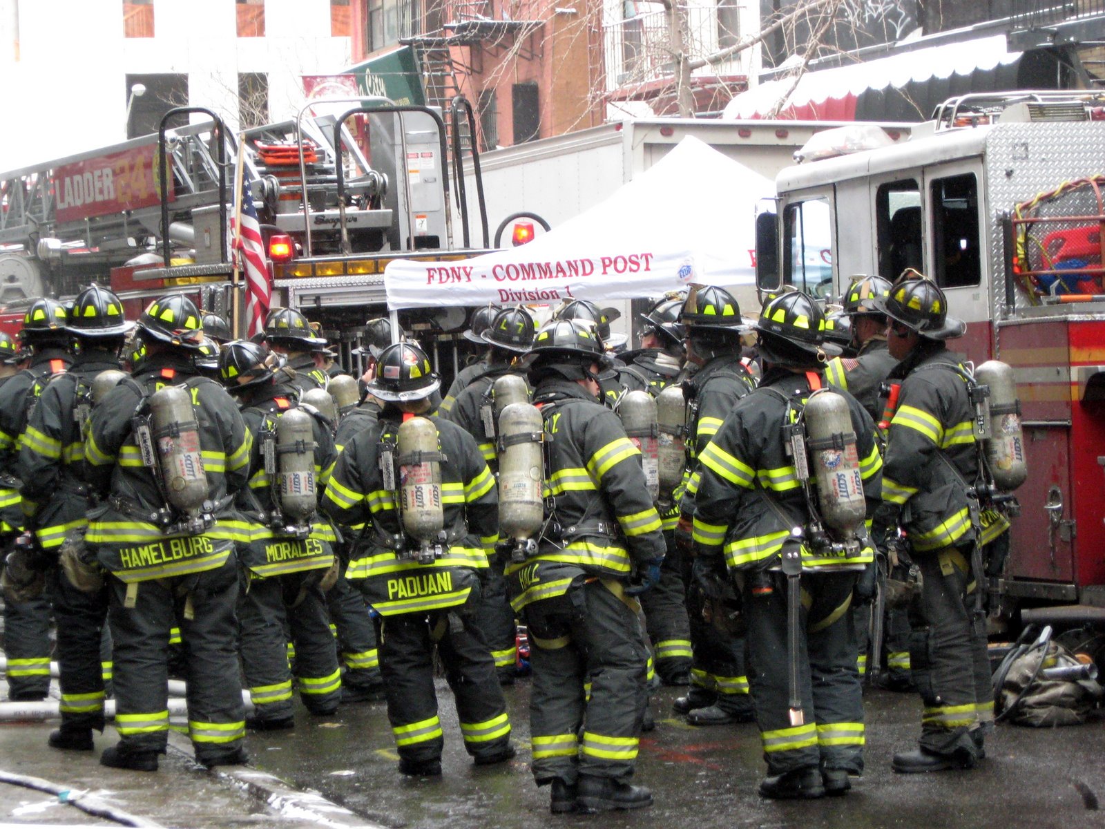 [fire_fighters_2.jpg]