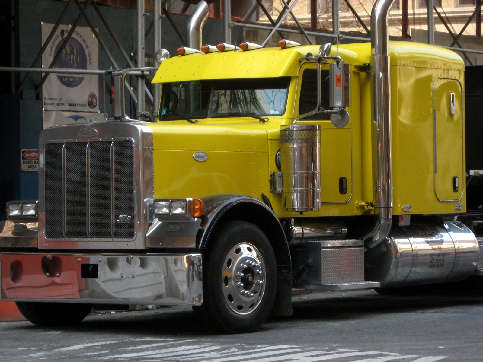 [big_yellow_truck_2.jpg]
