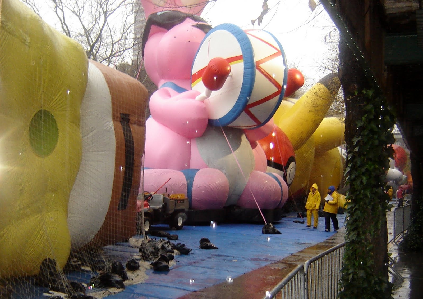 [thanksgiving_parade_balloons_a.jpg]