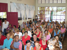 Culto de Páscoa no Centro de Convivência de Corbélia.