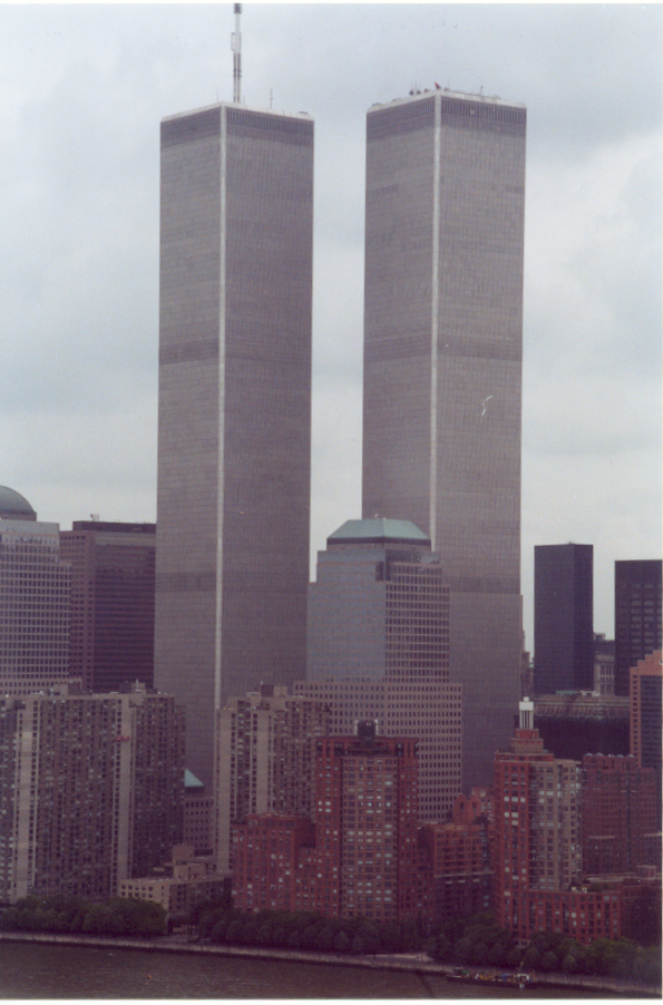 Сколько этажей было в башнях близнецах. Башни-Близнецы ВТЦ.. Башни ВТЦ В Нью-Йорке. Всемирный торговый центр в Нью-Йорке 11 сентября. Башни ВТЦ 11 сентября 2001.