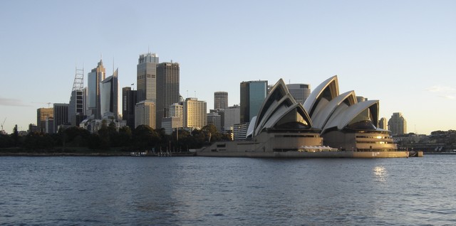 Coucher de soleil sur l'opera de Sydney et la City