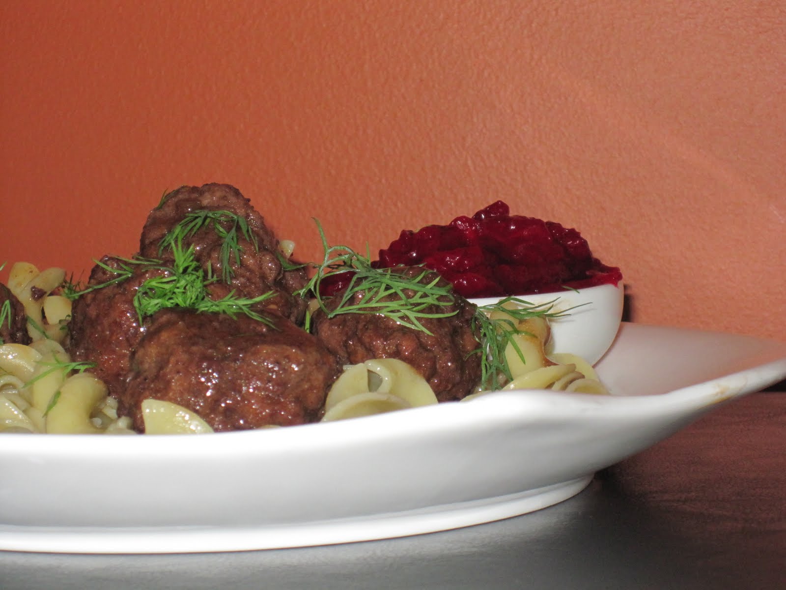 [tylers+slow-braised+meatballs+w+cranberry+006.JPG]
