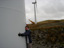 Wind turbine hugging