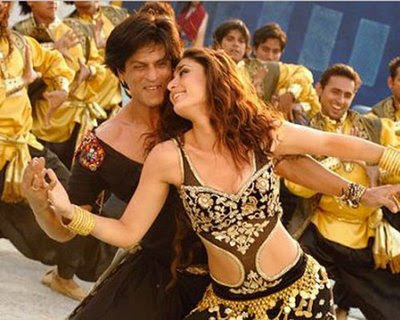 Kareena Kapoor And Akshay Kumar Kissing