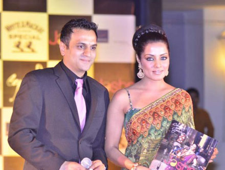 Sexy Celina Jaitley in Backless Saree - Latest Pics