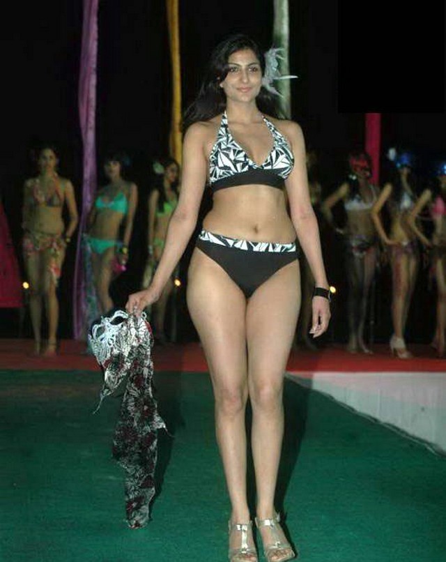 Indian Princess 2011 Bash Bikini Walk Ramp