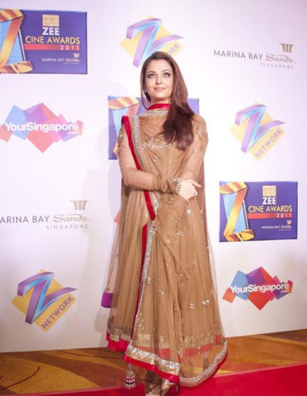 Gorgeous Aishwarya Rai at Zee Cine Awards Red Carpet