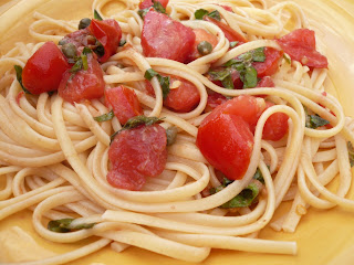 http://4.bp.blogspot.com/_TjEuxE_yL1g/R9k-gYQnKsI/AAAAAAAAAkE/p1ajoAWZppo/s320/squash+blossoms+and+fresh+pasta+010.jpg