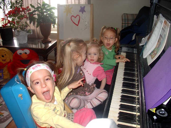 [2008.03.13GirlsPiano3.jpg]