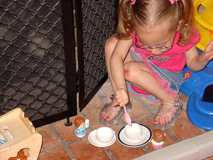 [2007.06.03HollyTeaParty.jpg]