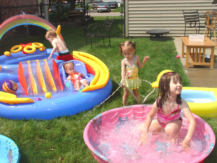[2007.06.14KidsinPools.jpg]