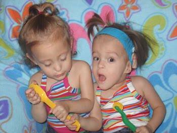 [2006.08.16TakingToys.jpg]