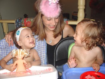 [2006.08.18GirlswithMama.jpg]