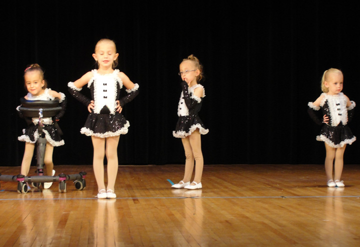 [2009.06.06Dance1.jpg]