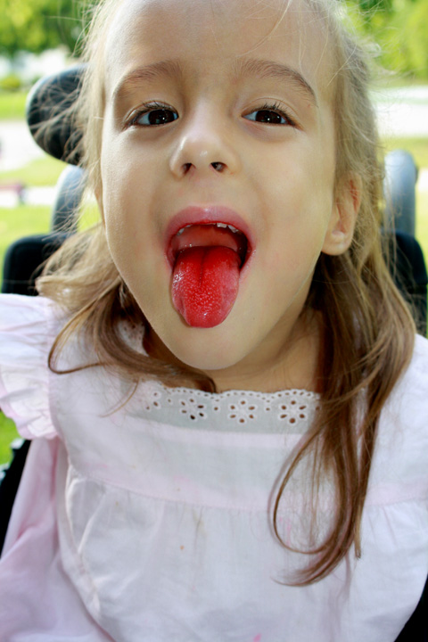 [2009.08.24EdenTongue.jpg]