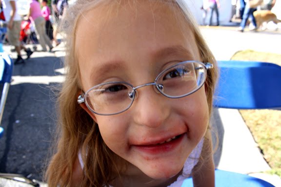 [2009.09.19HollyCloseUpFaygo.jpg]