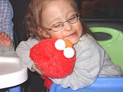 [2007.02.05HollandHuggingElmo.jpg]