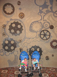 [2005.07.03BabiesQuakerSquare.jpg]