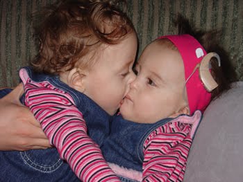 [2005.12.03SissyKisses.jpg]