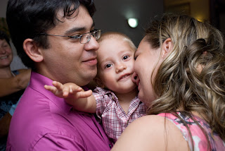 Irina Costache, medic pediatru si mama, impreuna cu familia