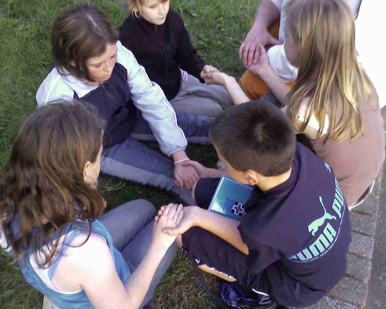 [childrenpraying.jpg]