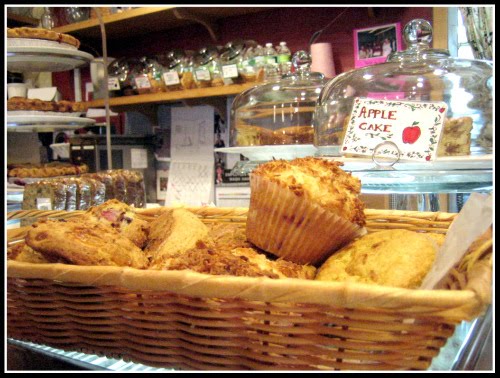 [two+little+red+hens+muffins.jpg]