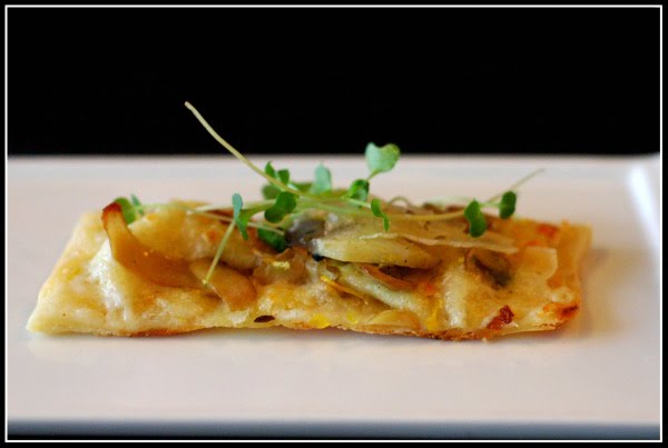 [amada+closeup+flatbread.jpg]