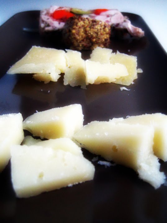 [Spanish+Cheese+cut.jpg]