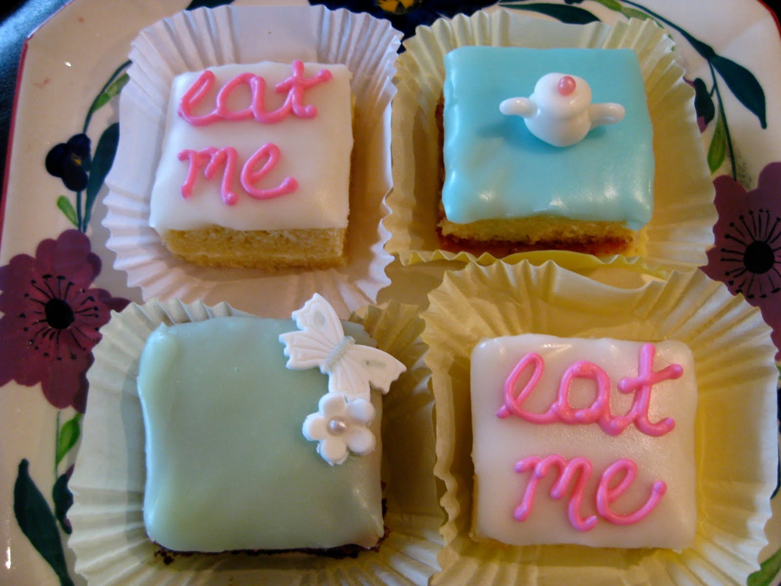 ROXIECAKES Vancouver: Tea Party Petit Fours