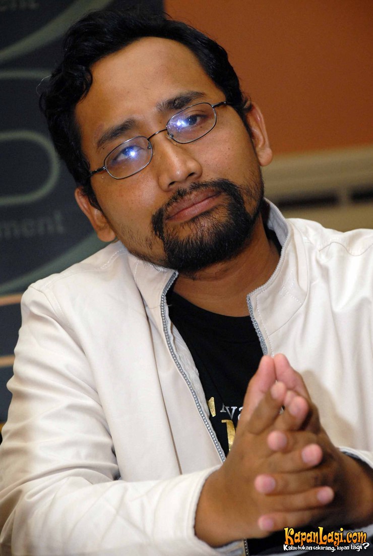 Habiburrahman El Shirazy Biografi