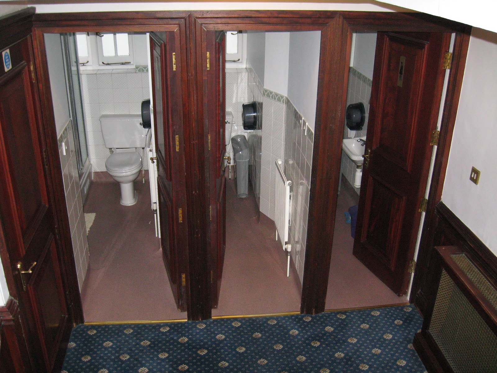 finding JOY overseas Is that... Buckingham Palace?!?