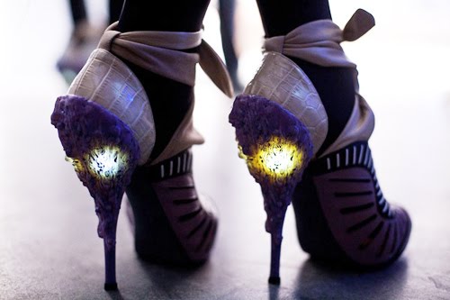 [ışıklı-topuklu-ayakkabılar.jpg]