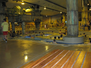qe2 pool hours
