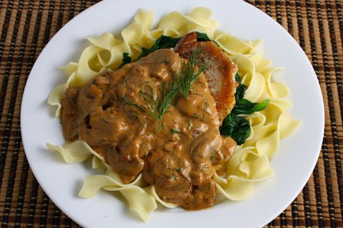Pork Chops with Mushrooms, Dill, and Sour Cream Sauce Pork Chops with Mushrooms, Dill, and Sour Cream Sauce