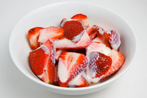 Strawberries in Sweetened Condensed Milk Strawberries in Sweetened Condensed Milk