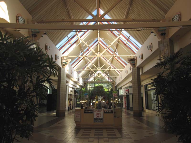 Palm Beach Gardens Mall in South Florida. Closed for a month so far and  until further notice. : r/deadmalls
