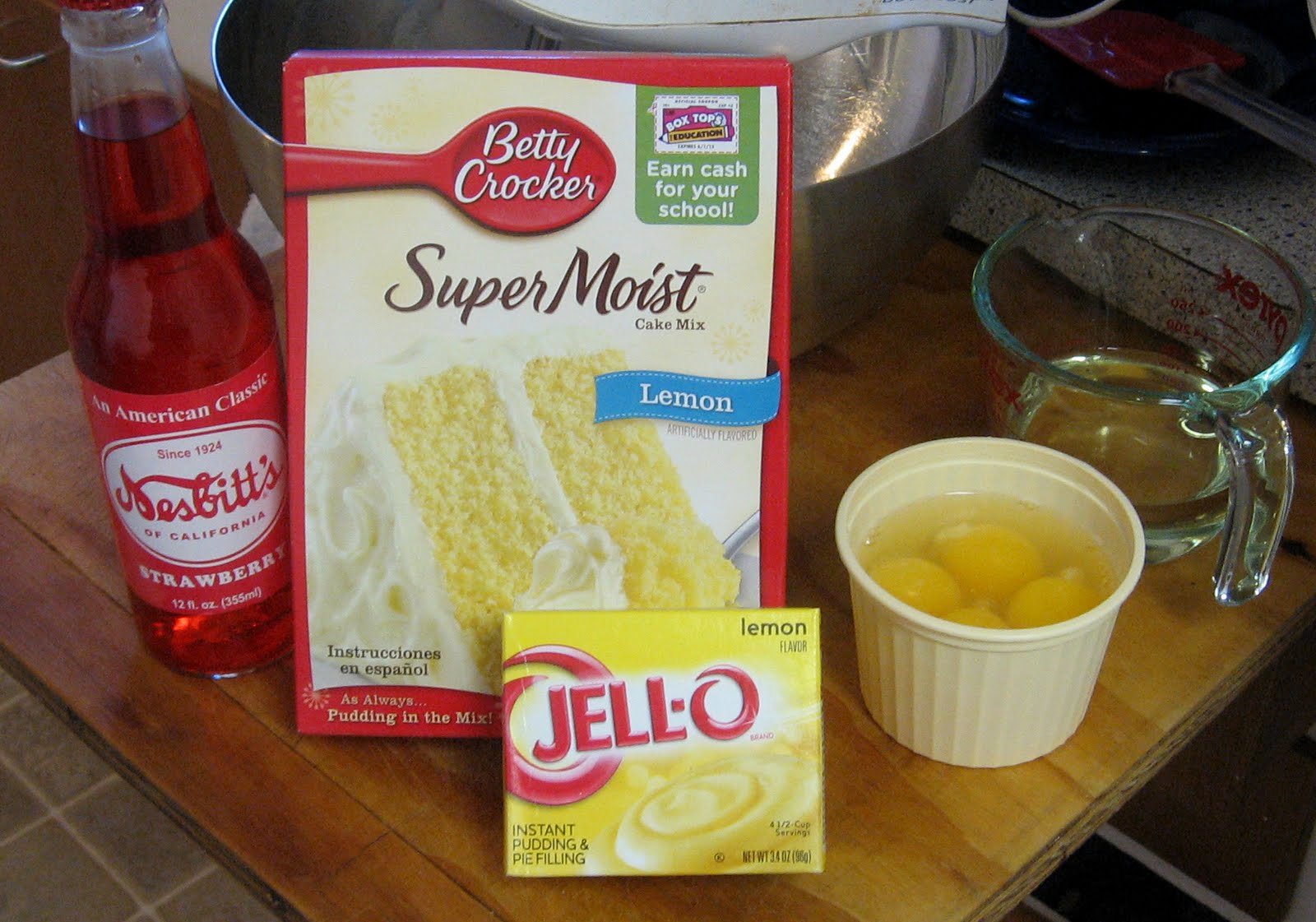 A Pirate's Diet Cake Mix Hack 1 Strawberry Lemonade Cupcakes
