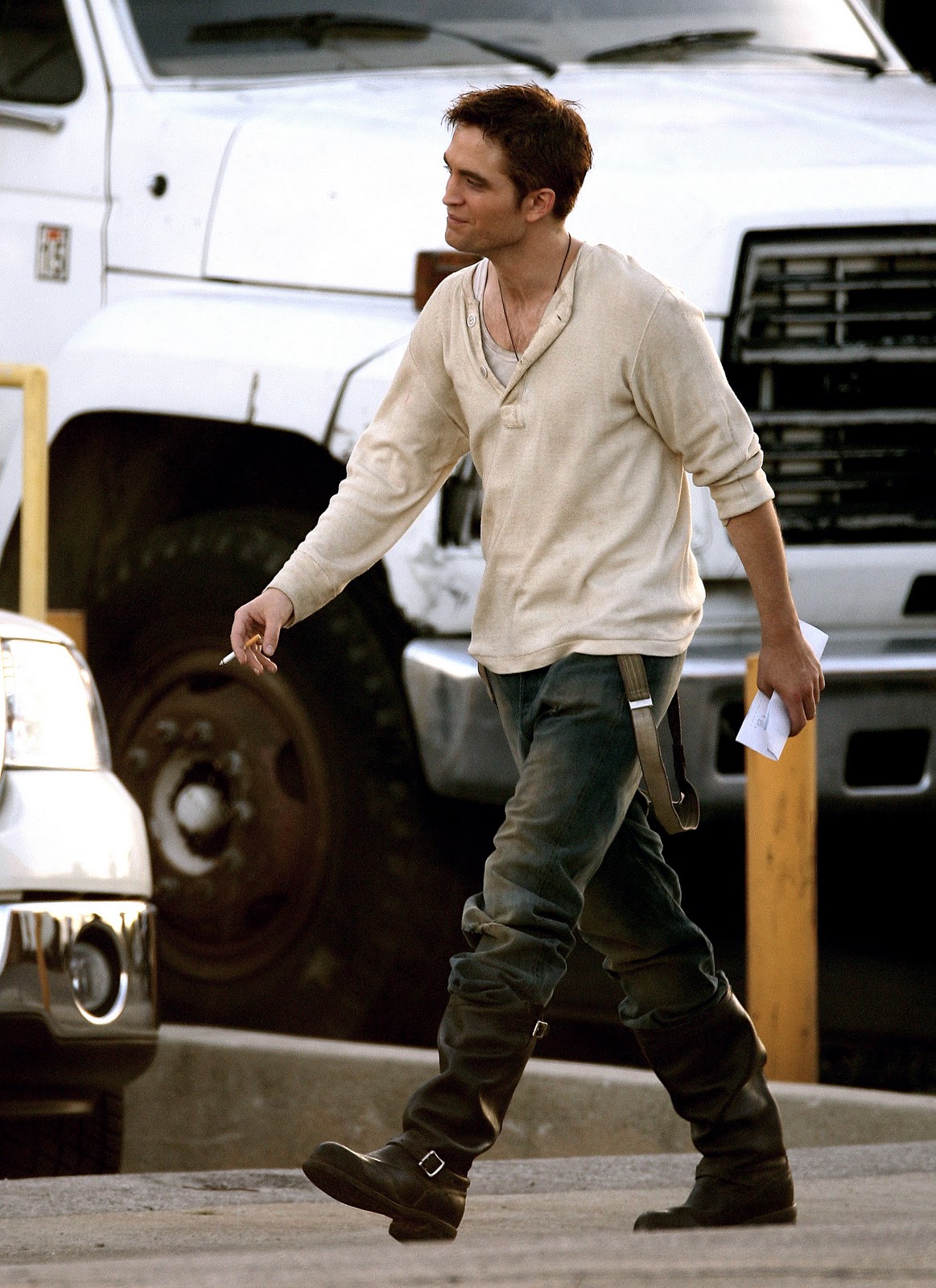 Pattinson Gallery: HQ Pictures of Robert Pattinson on WFE Set Yesterday