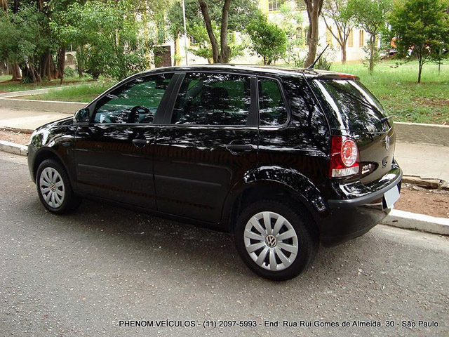 camiseta gola v com cordão