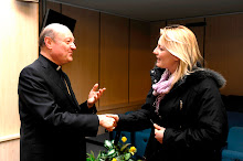 Monsignor Ravasi e la dott.ssa Kathrin von Hohenstaufen ,ematologo