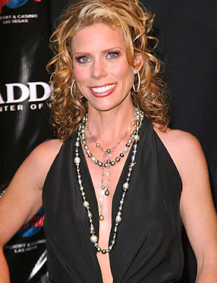 Total Celebrity: Cheryl Hines Height