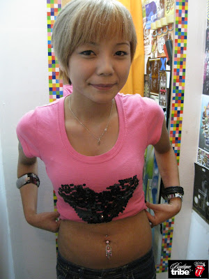 Vie Body Piercing @ Boutique Tribe: Belly piercing