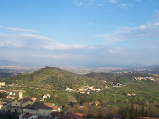 Una visuale di Carmignano dalla Rocca si scorge la propositura di San Michele dove sono custoditi gli affreschi del Pontormo