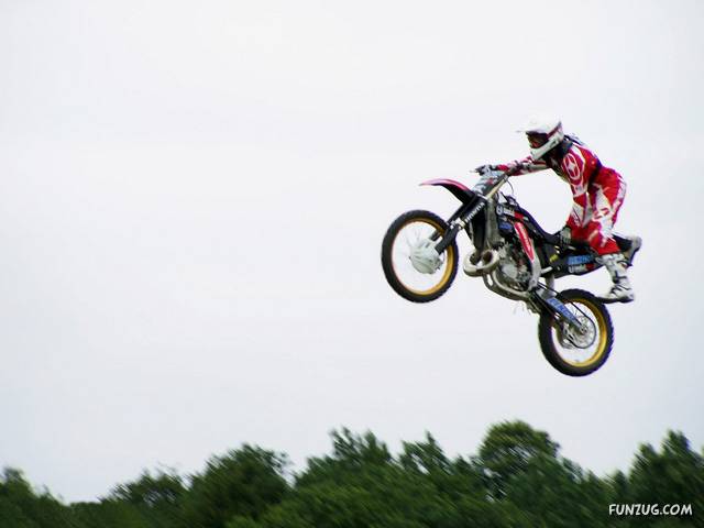 [crazy_motocross_stunts_Funzug.org_12_3.jpg]