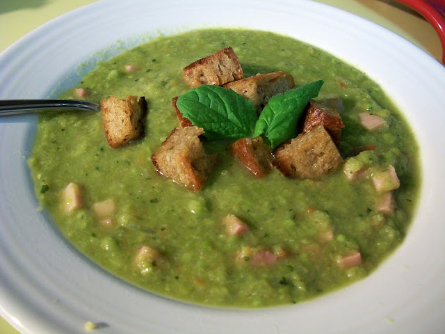 Robyn Cooks: Pea and Mint Soup