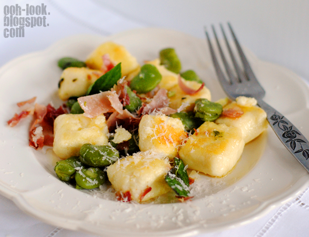 Ooh, Look... Like an Italian gnudi con pancetta e fave
