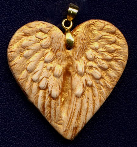 [a+art+heart+pend+wings+gold+EHP+2.jpg]